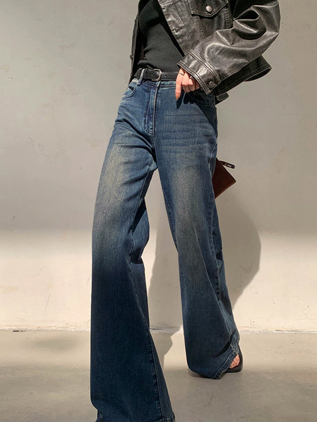 Women's Blue High-Waisted Wide-Leg Flared Jeans - Vintage Wash