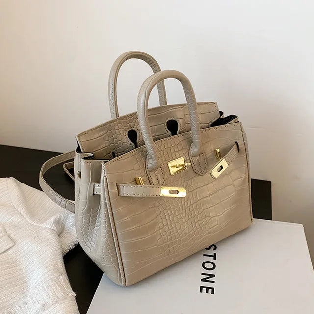 Women's Elegant Handbag - Spacious & Versatile