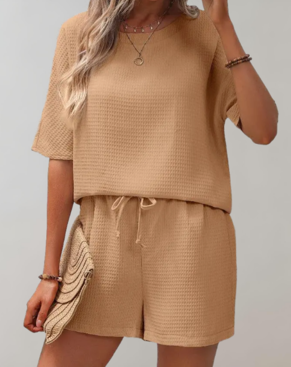Trendy Set with Top and Loose-Fit Shorts for Women | Elise
