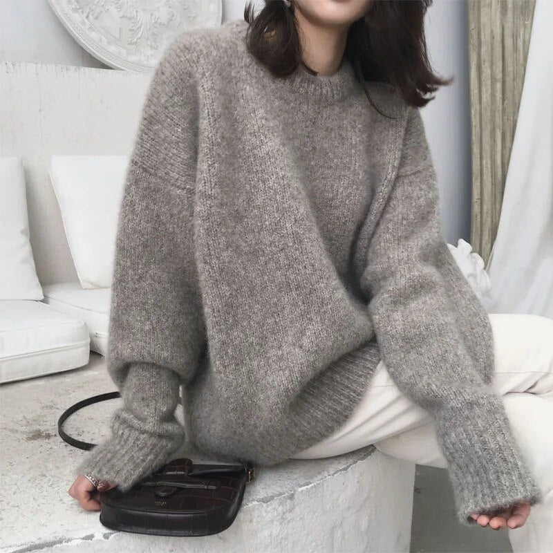 Women's Oversized Knit Jumper - Fashionable and Relaxed