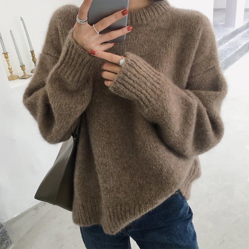 Women's Oversized Knit Jumper - Fashionable and Relaxed
