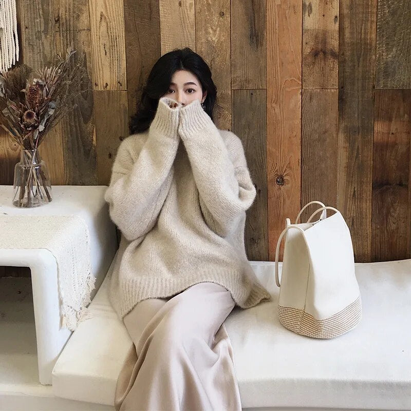 Women's Oversized Knit Jumper - Fashionable and Relaxed