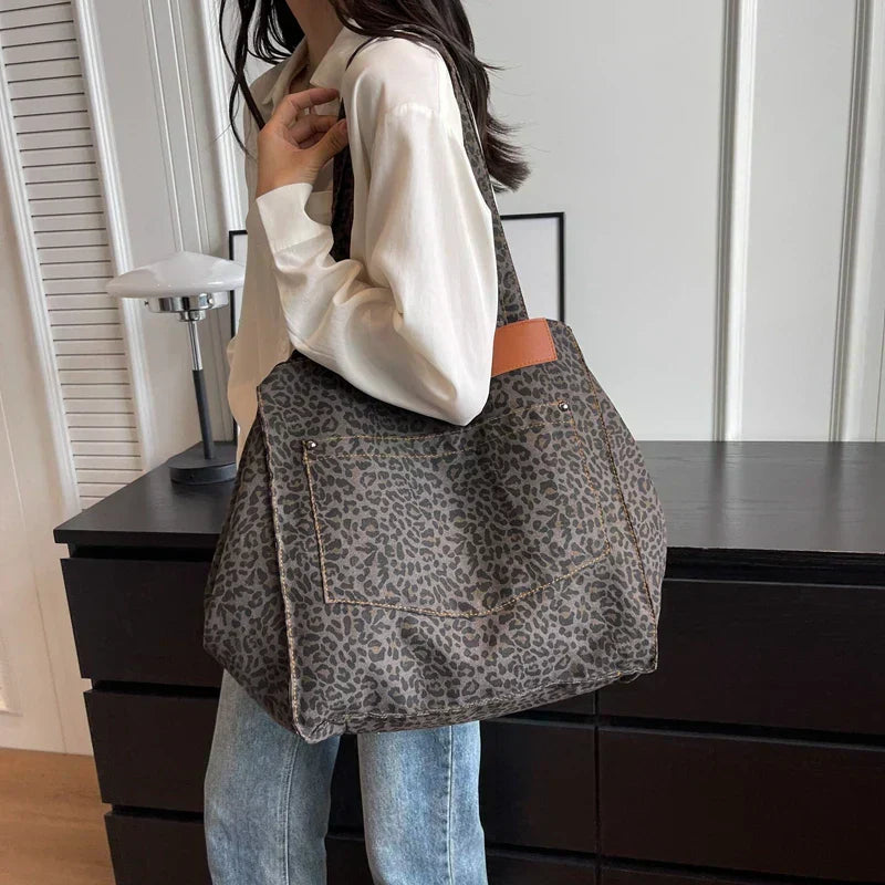 Women's Oversized Tote Bag - Striking Leopard Print Spacious